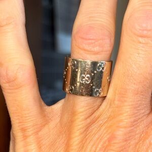 WORN GUCCI ICON GG Collection. 18k White Gold GG Logo Embossed Wide Ring.Size 8
